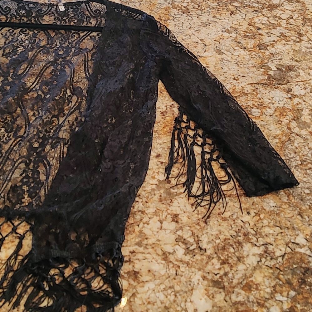 Lacey Black overlay jacket, with fringed sleeves and bottom sz L. - Picture 6 of 16